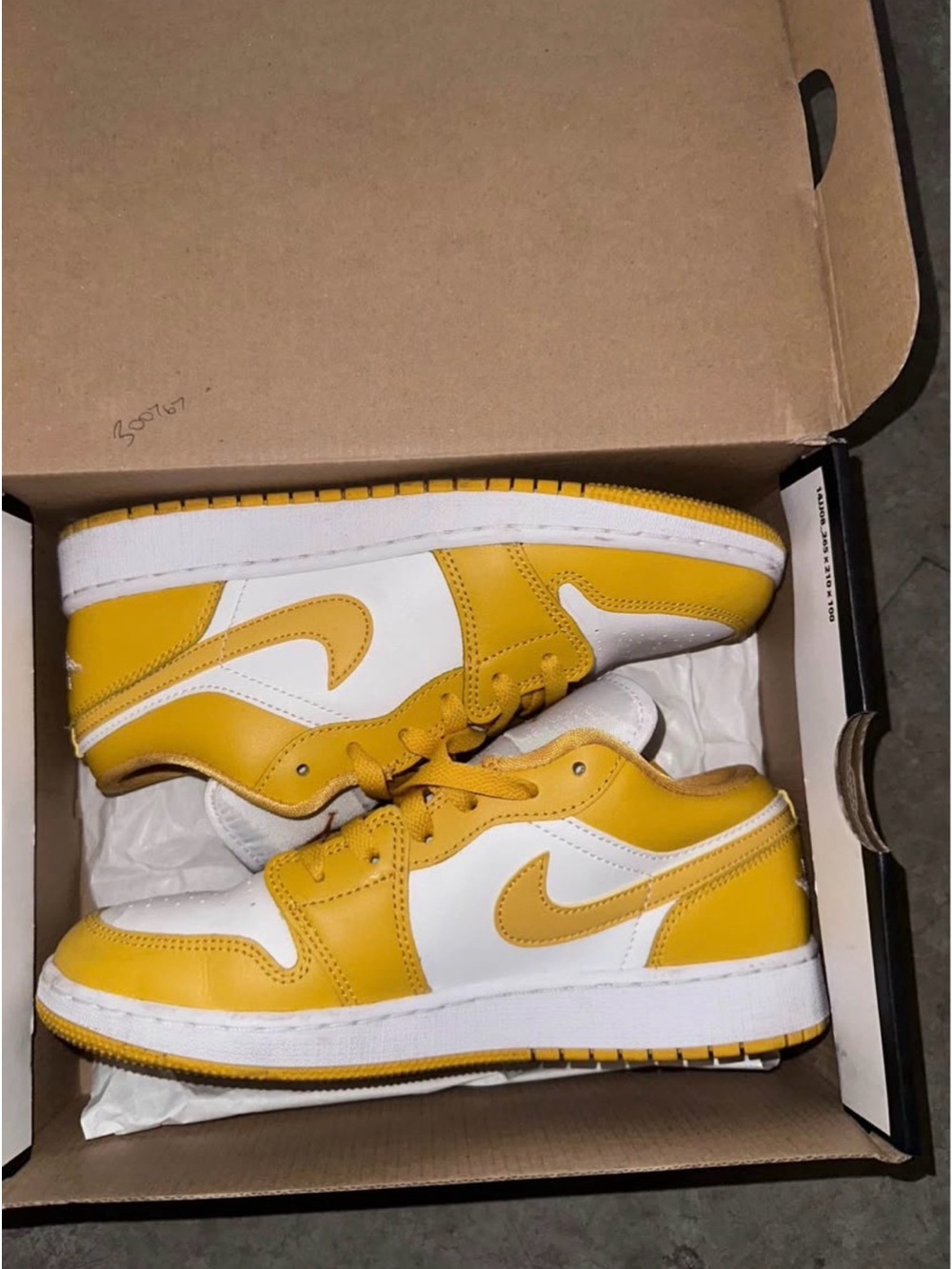 Nike Air Jordan — yellow